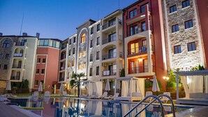 A hotel with multiple balconies, a swimming pool, and outdoor seating areas. - Menada Rocamar Apartments (Tsarevo)