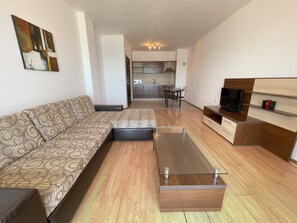 Appartement Confort, vue sur la mer | Cuisinette privée | Réfrigérateur, four à micro-ondes, surface de cuisson