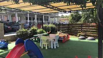 Children’s play area – outdoor