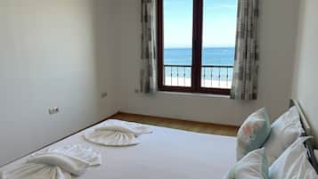 Apartament Comfort, vistes al mar | 1 dormitori, habitacions insonoritzades, wifi i roba de llit