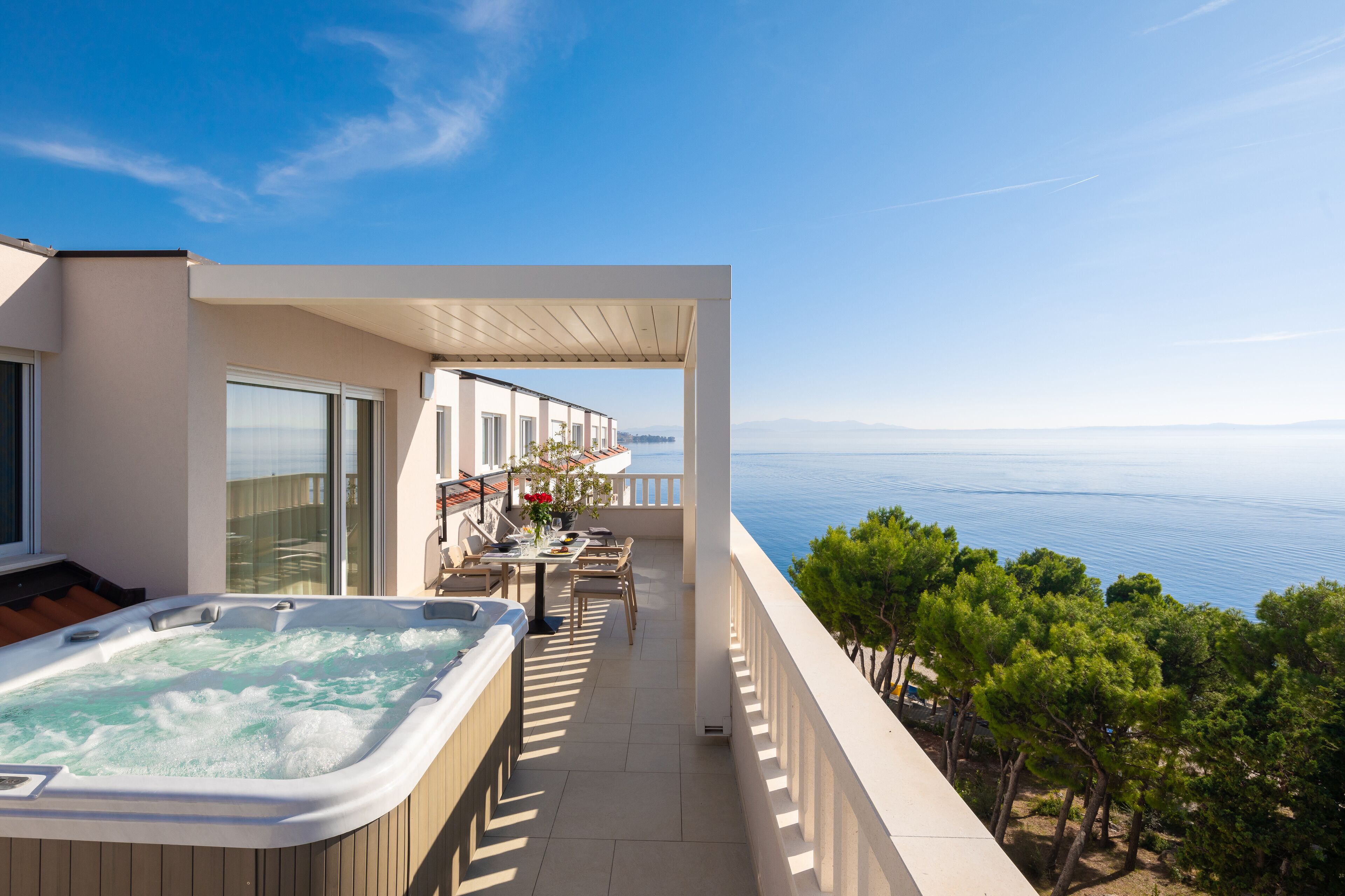 deluxe apartment, terrace, sea view | private spa tub
