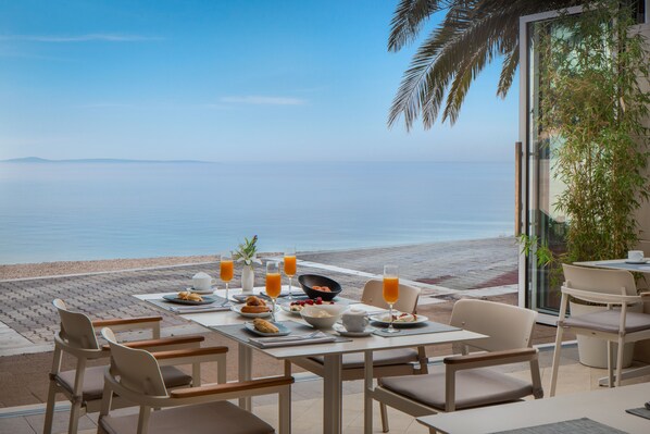 Breakfast, lunch, dinner served; local and international cuisine