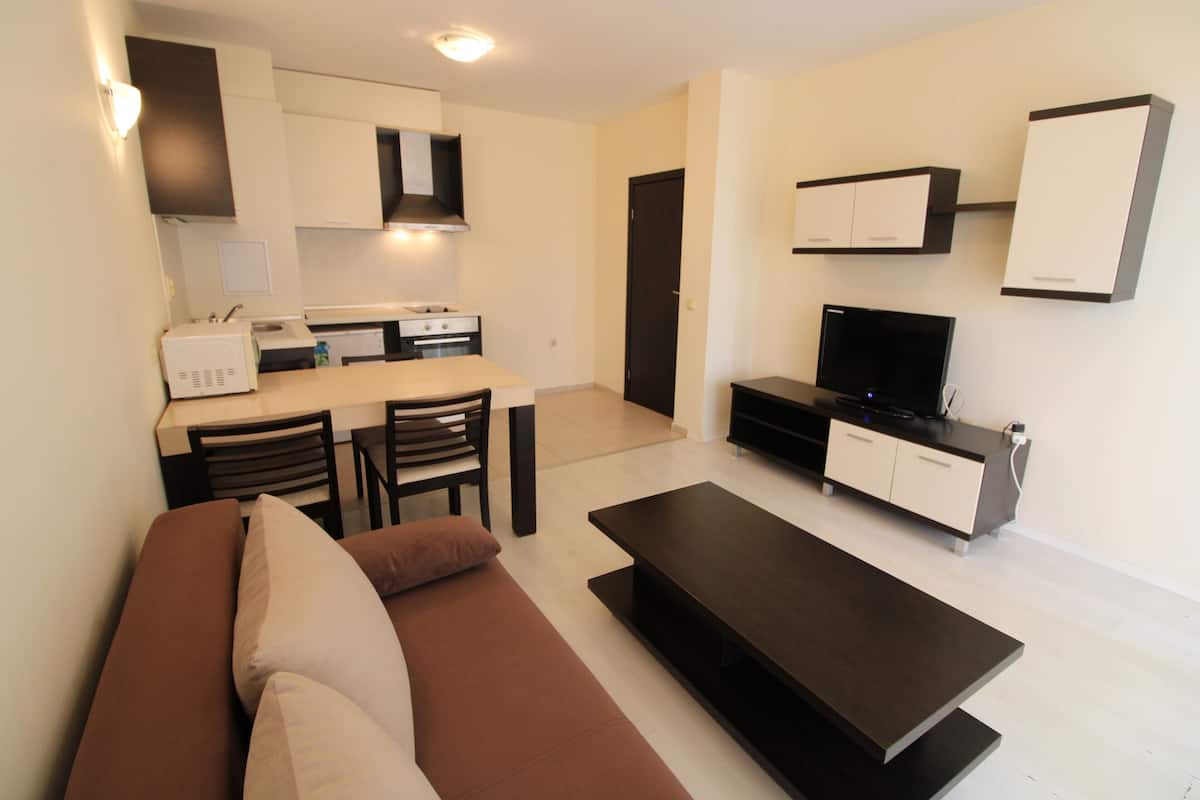 Classic Apartment, Terrace | 1 bedroom, WiFi, bed sheets