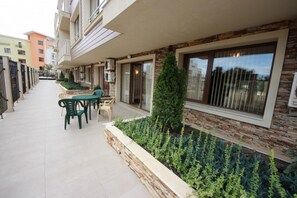 Klassiek appartement, terras | Uitzicht vanuit de kamer