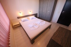 Apartemen Comfort, teras (5 adults) | 1 kamar tidur, Wi-Fi (biaya tambahan), dan seprai linen