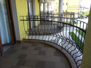 Appartement Confort, balcon | Vue de la chambre