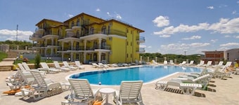 Menada Green Hills Apartments
