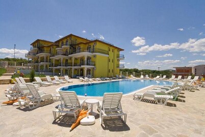 Menada Green Hills Apartments