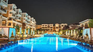 2 udendørs pools, liggestole