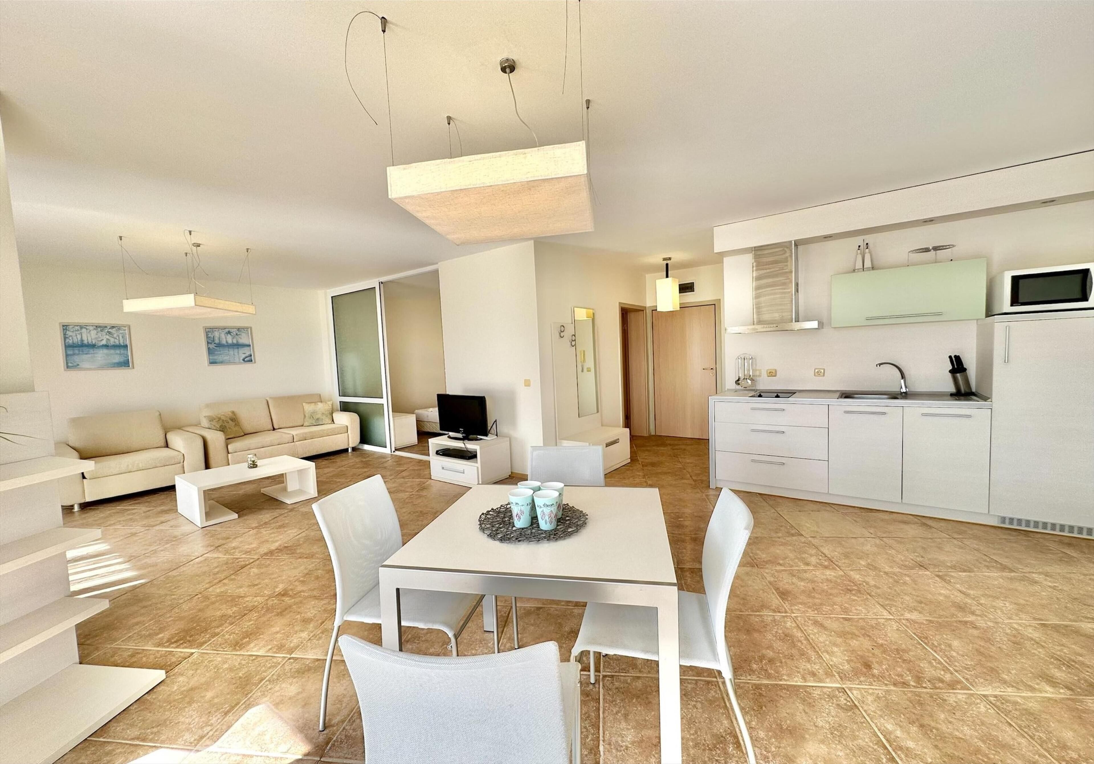 Deluxe apartman, kilátással a tengerre | Nappali | Síkképernyős tévé