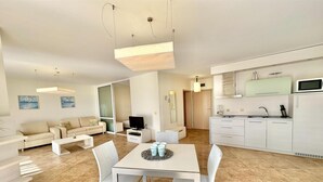 Deluxe Apartment, Sea View | Living room | 30-cm flat-screen TV with cable channels - Menada Grand Resort Apartments (Pomorie)