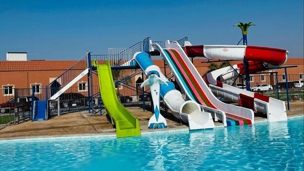 A water park with multiple slides over a pool. - Hotel & Resort Golden Marina Yanbu  فندق ومنتجع جولدن مارينا ينبع إدارة وتشغيل شركة منتجع المرسى الذهبي (Yanbu)