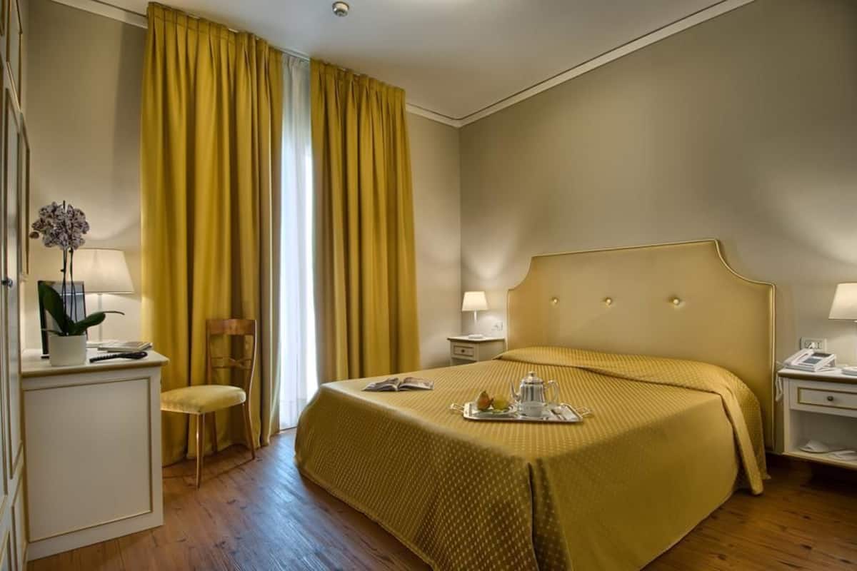 Een kluis op de kamer, een bureau, gratis babybedden, gratis wifi