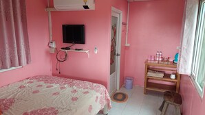 A pink-themed room with a bed, a TV, a small desk, and a window. - Lovely Farm (Khao Kho)