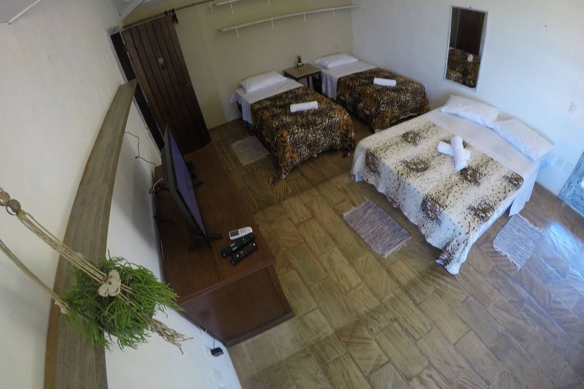 Suite (Ohana) | Iron/ironing board (on request), rollaway beds, free WiFi, bed sheets