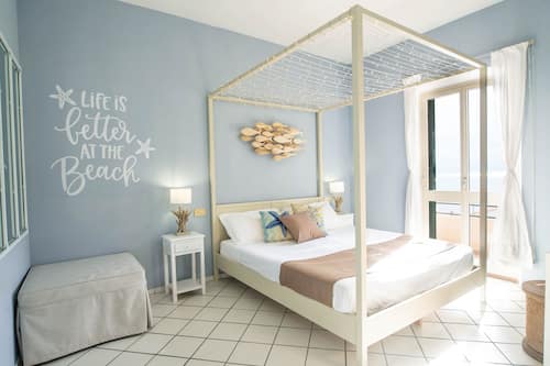 Superior-Dreibettzimmer, Balkon, Meerblick | Zimmersafe, Schreibtisch, kostenloses WLAN