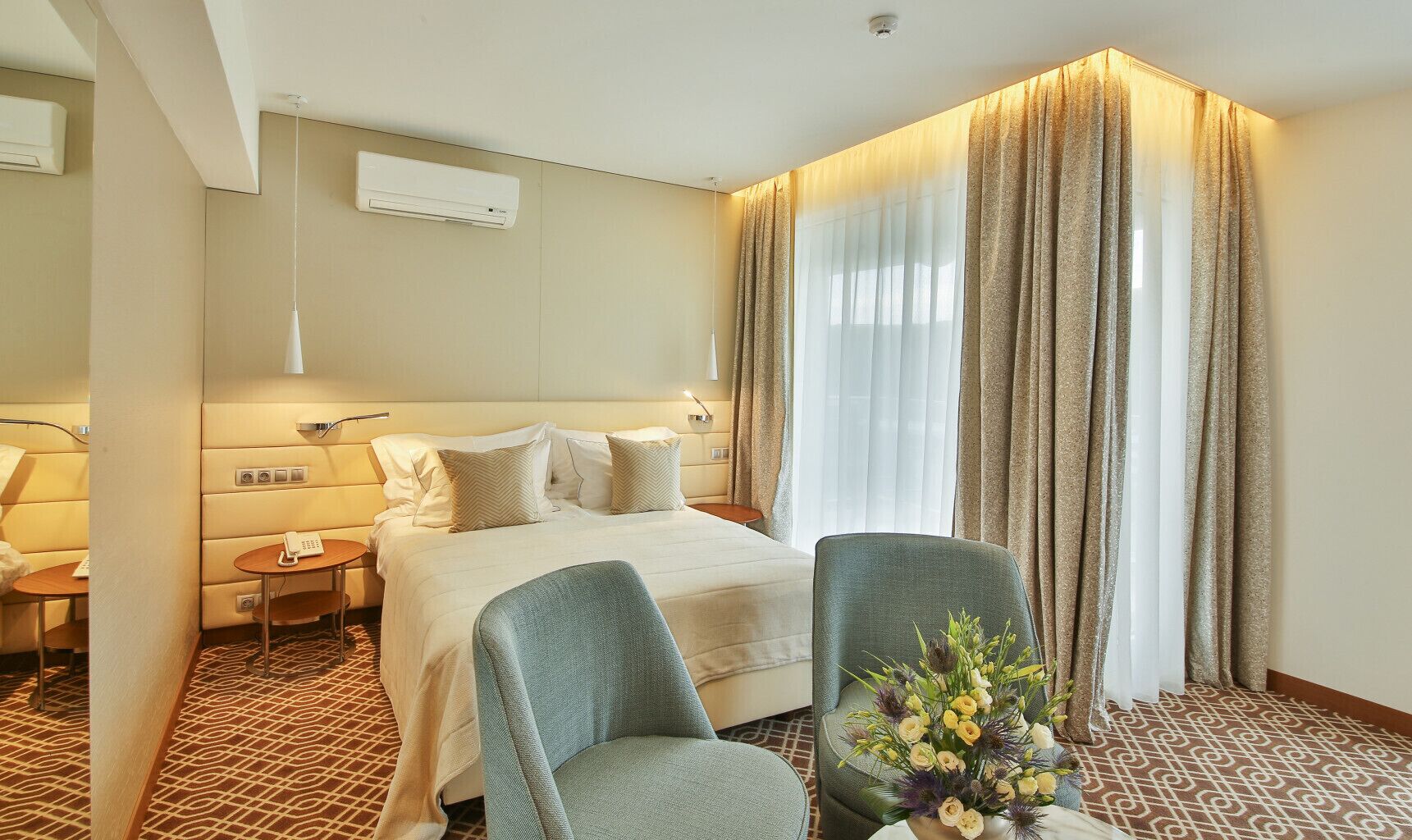 executive double room | 1 bedroom, minibar, in-room safe, desk