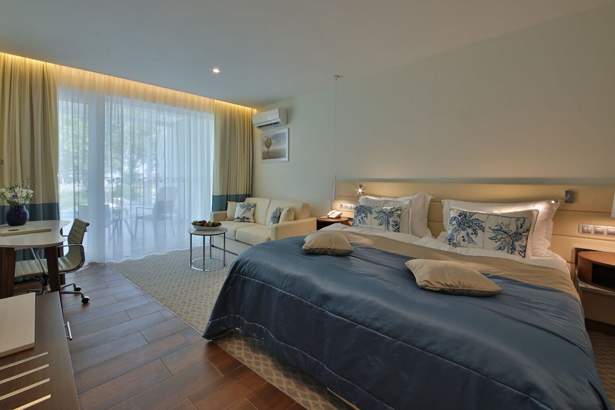 1 bedroom, minibar, in-room safe, desk