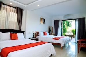 Family Room, Garden View | Minibar, desk, blackout drapes, soundproofing - Bi's House Homestay (Da Nang)