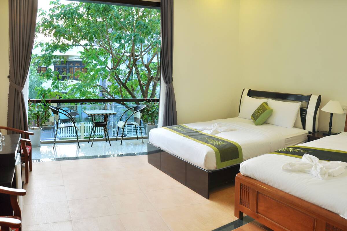 Deluxe Triple Room, 1 Bedroom | Minibar, desk, blackout drapes, soundproofing
