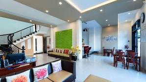 Lobby sitting area - Bi's House Homestay (Da Nang)