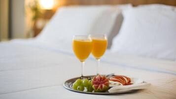 Standard PwD Disability Access - 1 Queen Bed | Frigobar, cofres nos quartos, escrivaninha