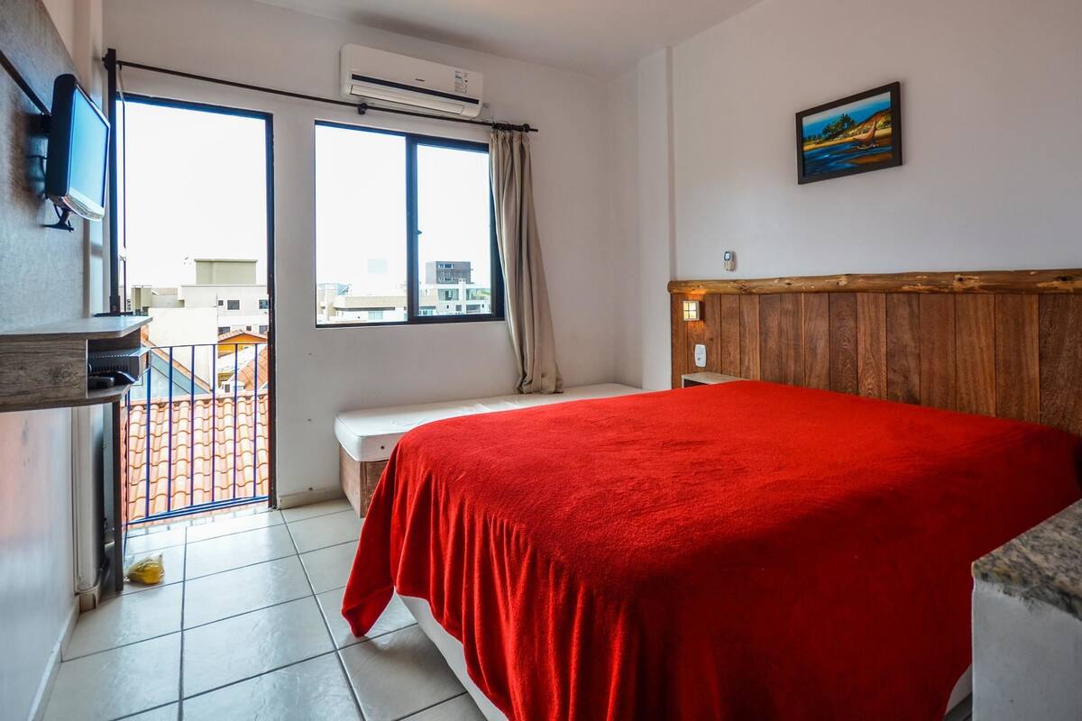 Blackout curtains, free cots/infant beds, free WiFi