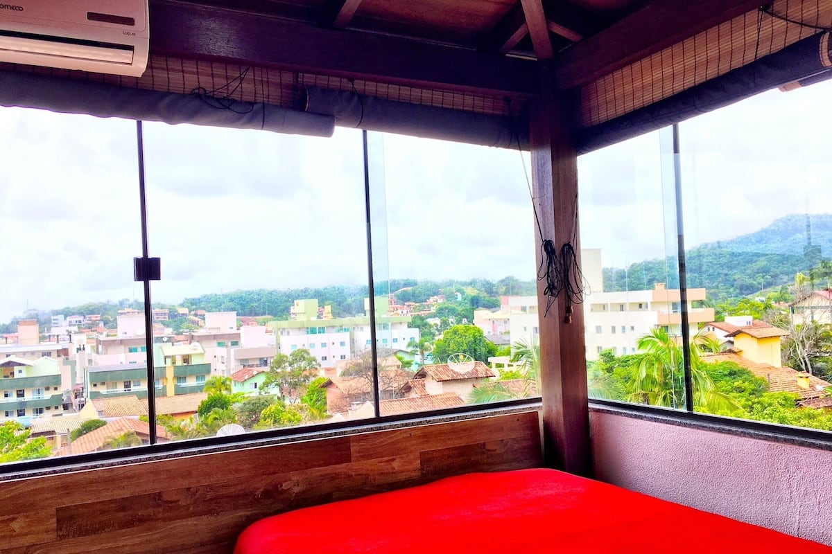 Blackout curtains, free cots/infant beds, free WiFi
