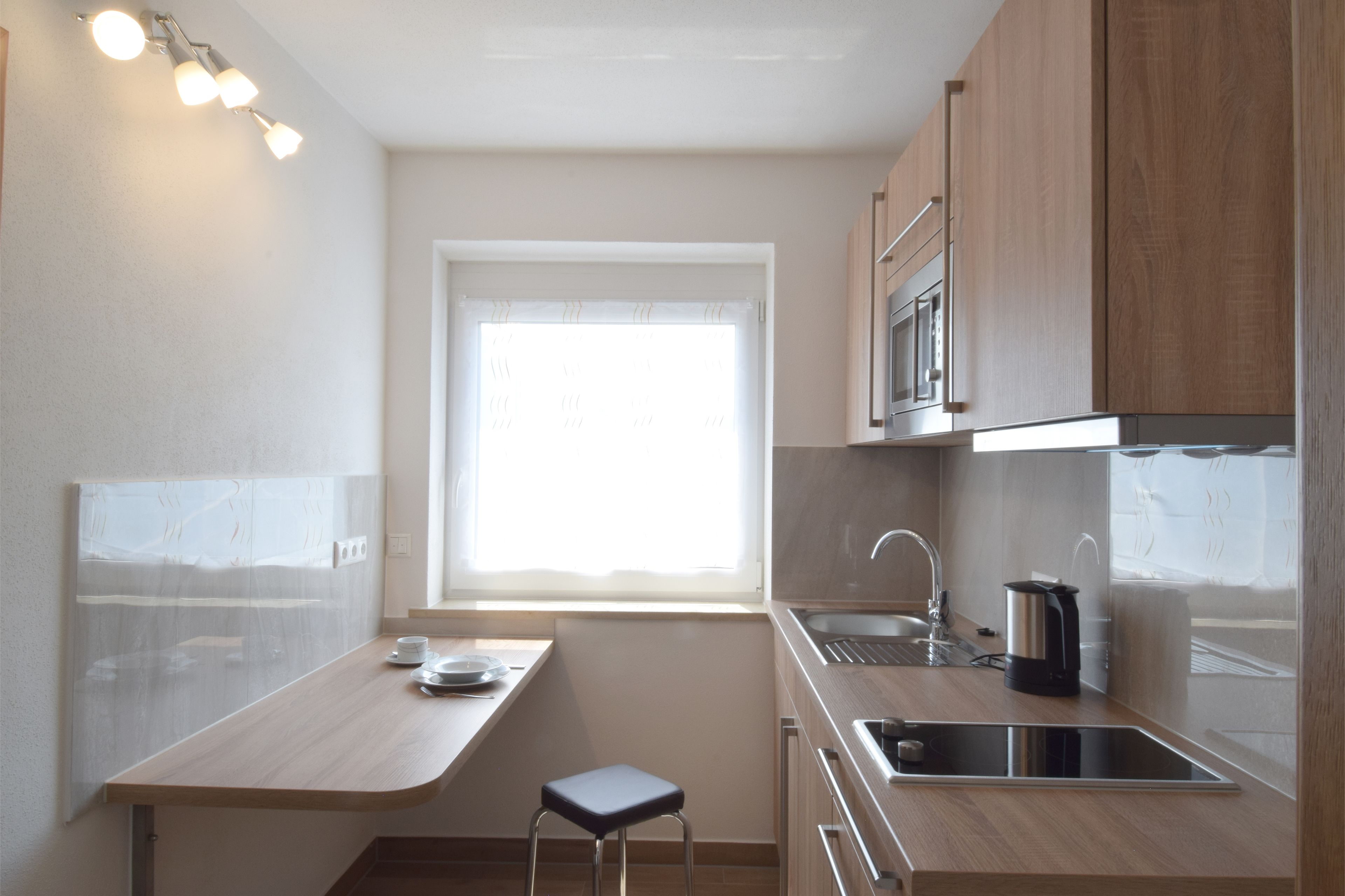 Apartamento empresarial | Cozinha privada | Geladeira, micro-ondas, cooktop, cafeteira/chaleira
