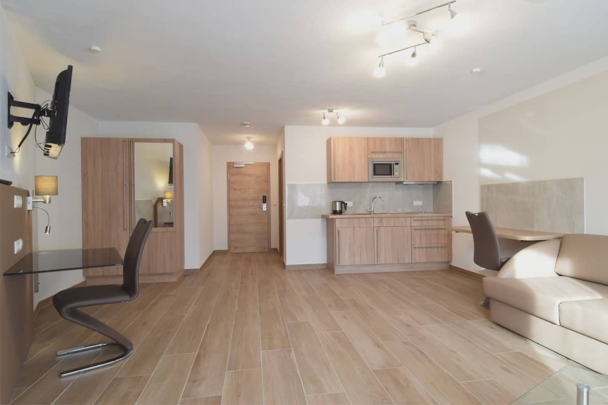 Superior Apartment | Living area | 40-inch flat-screen TV with cable channels, TV