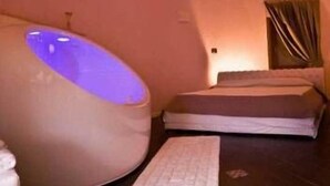 Royal Suite, Sauna (Tantra) | Minibar, in-room safe, soundproofing, cribs (surcharge) - Marco Polo Suite Resort (Vittorio Veneto)