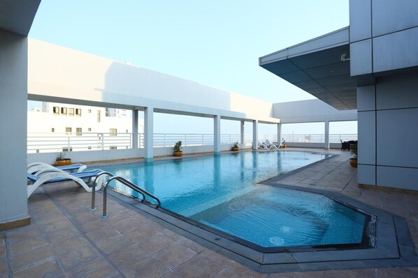 Outdoor pool - OYO 104 Q House 3 Apartments (Manama)