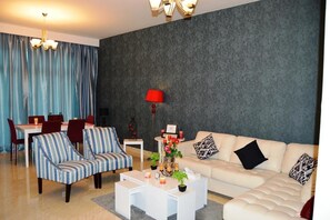 Apartment, 2 Bedrooms | Living area