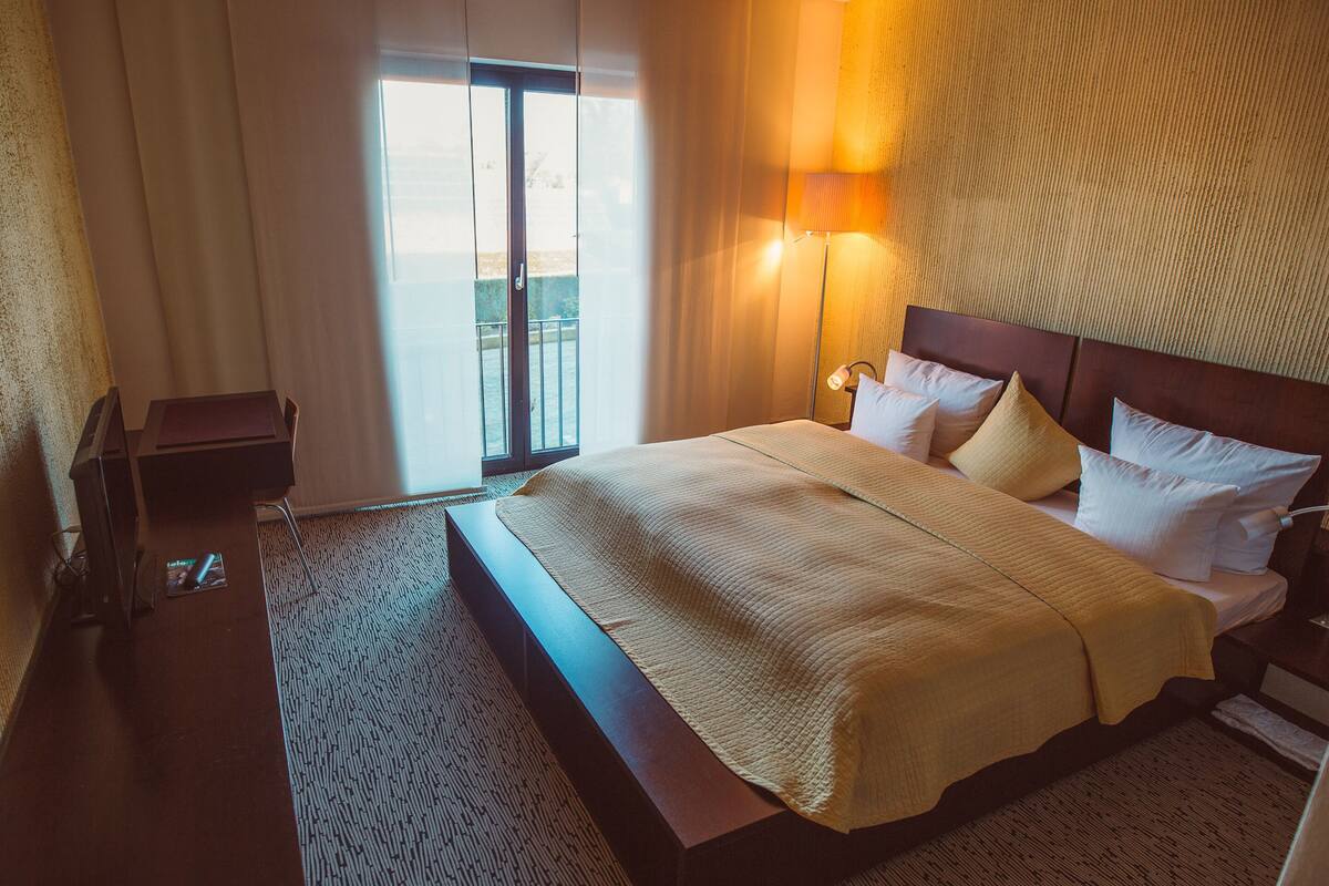 1 chambre, minibar, coffres-forts dans les chambres, bureau