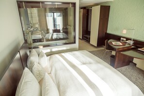 1 bedroom, minibar, in-room safe, desk