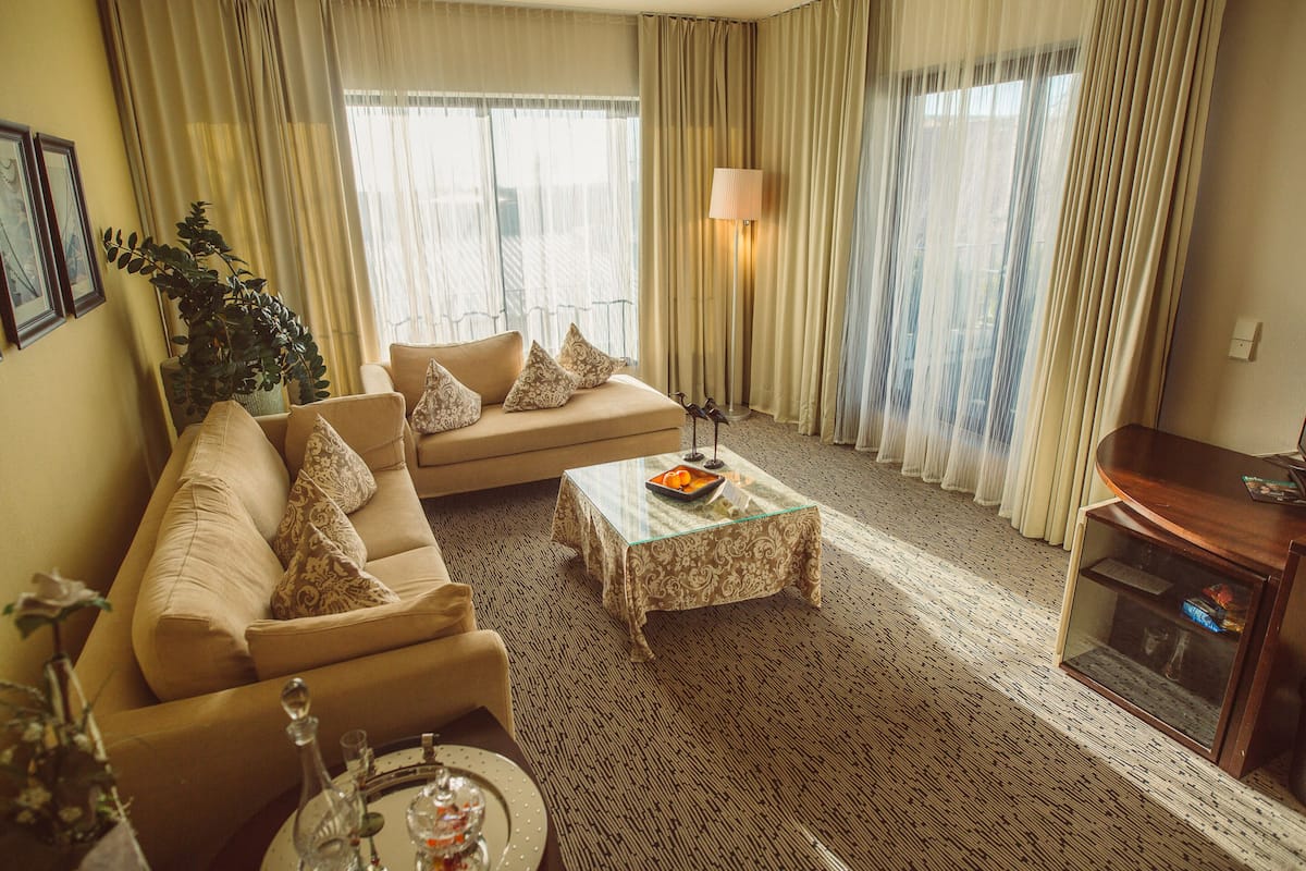 1 chambre, minibar, coffres-forts dans les chambres, bureau