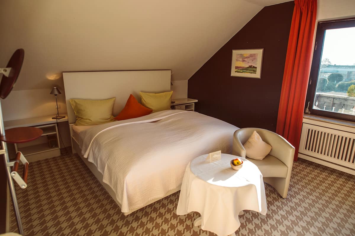 1 chambre, minibar, coffres-forts dans les chambres, bureau