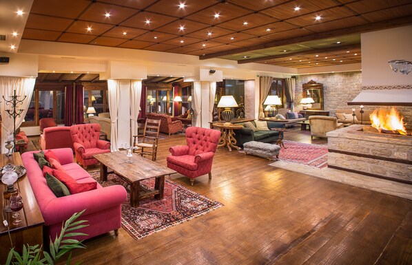 Lobby-lounge