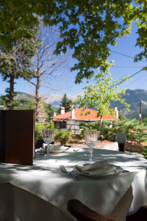 Breakfast, lunch, dinner served; Greek cuisine - Country Club Hotel & Suites (Karpenisi)