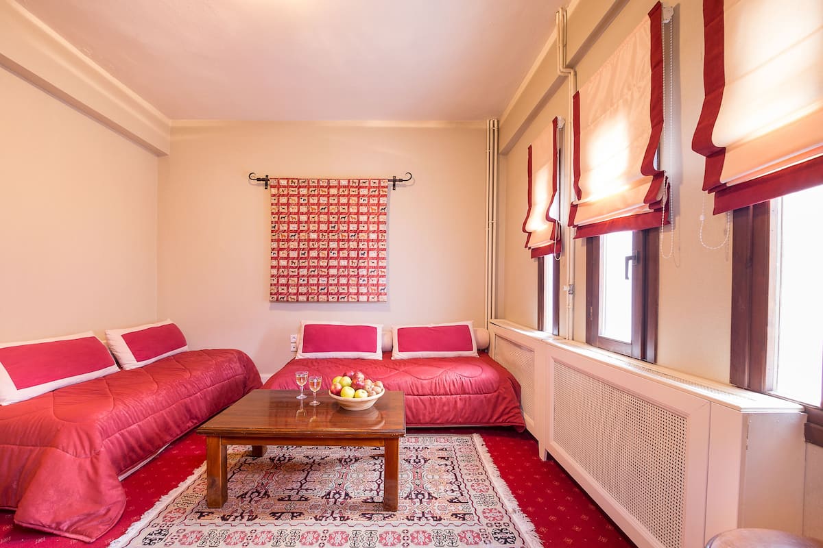 Grand Suite, 2 Bedrooms, Mountain View | Living room