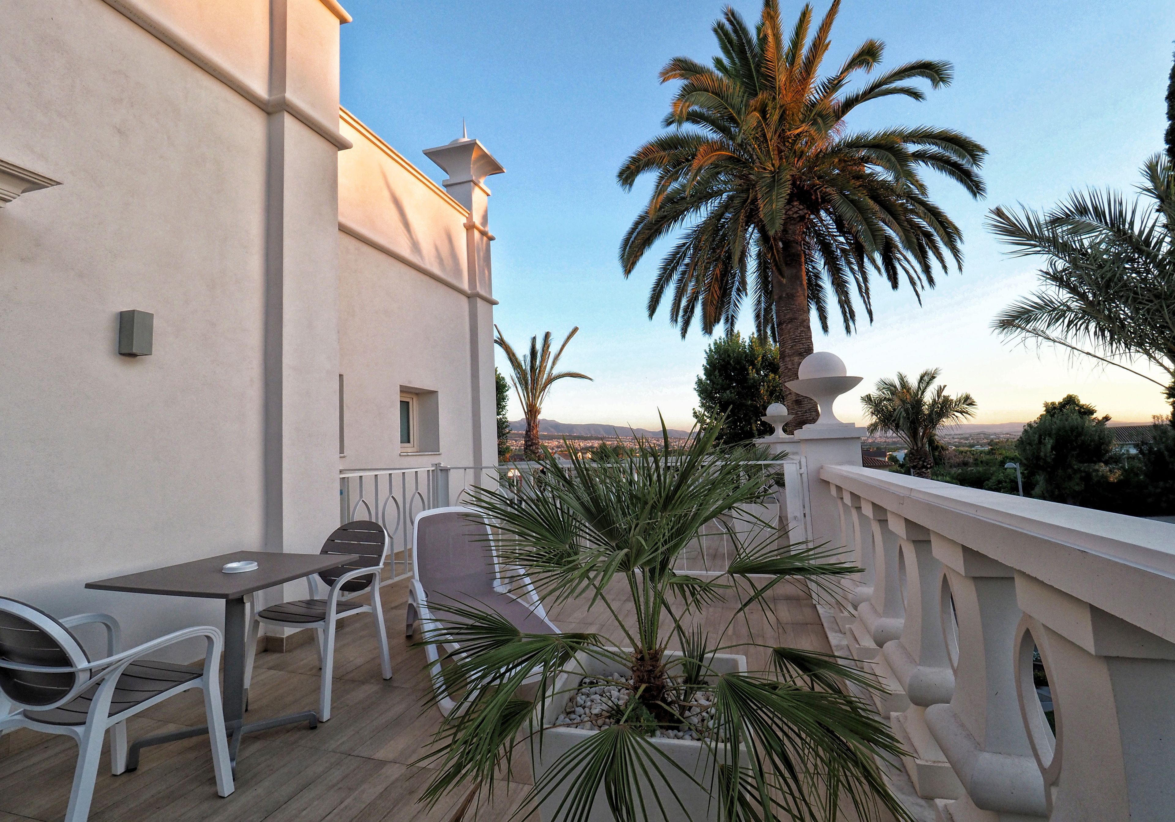 deluxe double room, 1 queen bed | terrace/patio