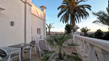 Deluxe tweepersoonskamer, 1 queensize bed | Terras