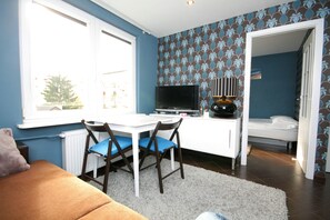 Suite, 1 Bedroom | Ruang tamu | TV skrin rata 