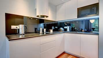Comfort Suite, 1 Bedroom, Balcony, Beachside | Private kitchen | Fridge, microwave, dishwasher, coffee/tea maker