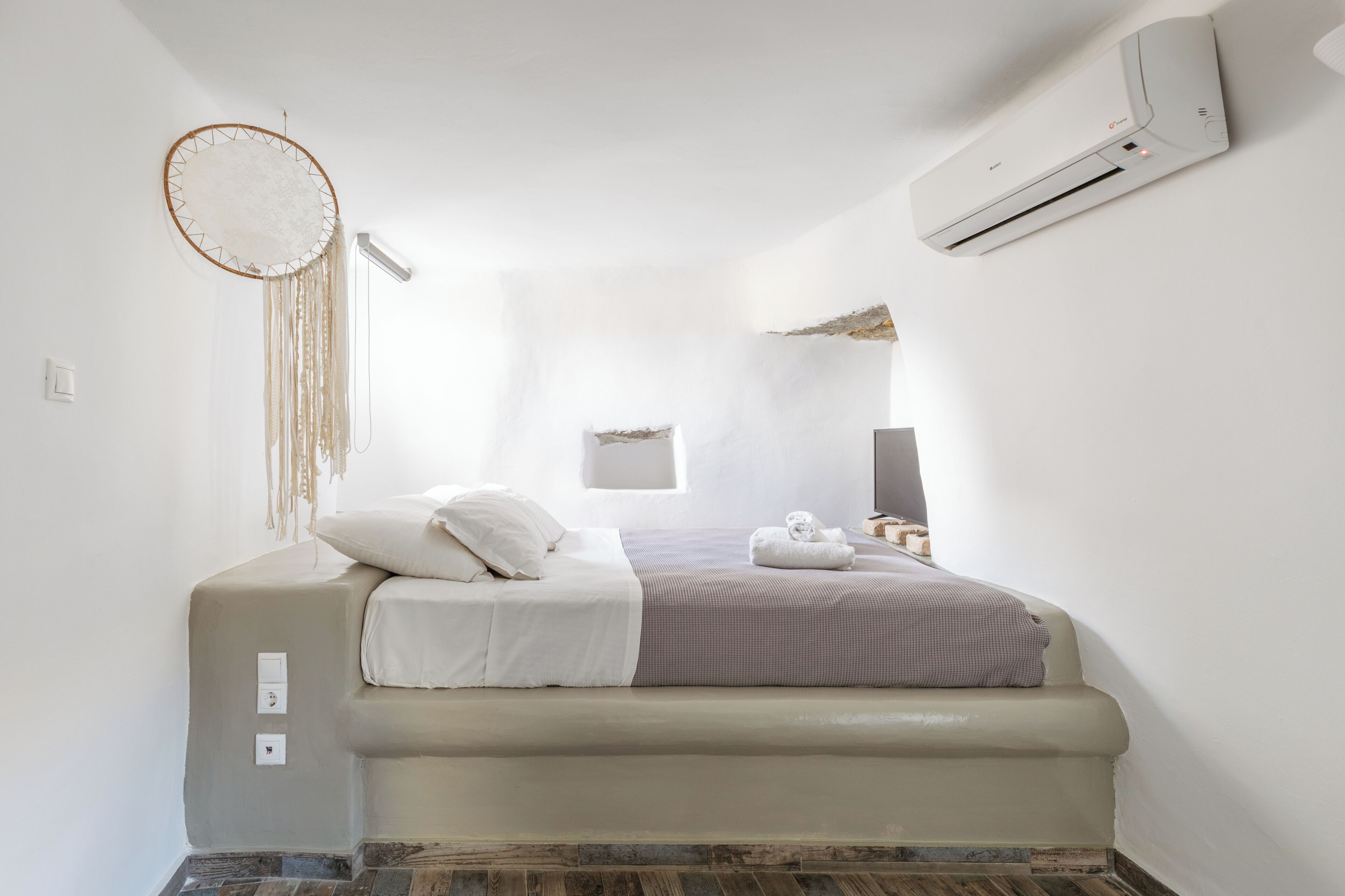 Budget Room | Premium bedding, down comforters, in-room safe, individually decorated