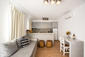 Two Bedroom Family Room | Premium bedding, in-room safe, individually decorated, desk - Aletro Cottage Houses (Mykonos)