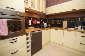 City Studio Suite | Private kitchen | Fridge, stovetop, coffee/tea maker, electric kettle - Rent a Flat apartments - Ogarna St. (Gdansk)