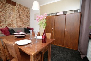 City Studio Suite | Iron/ironing board, cribs/infant beds, free WiFi, bed sheets