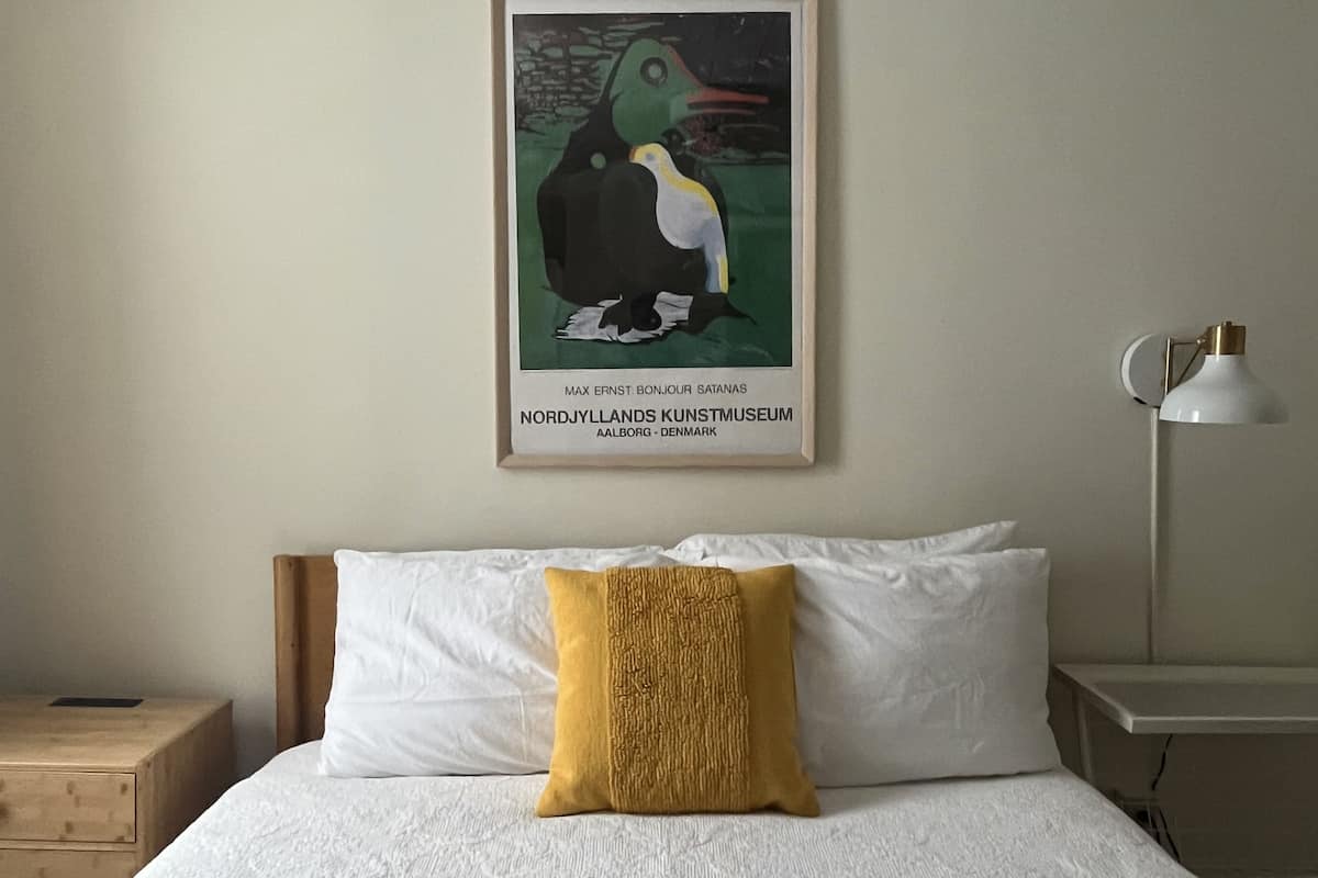 Habitación | Tabla de planchar con plancha, wifi gratis y ropa de cama