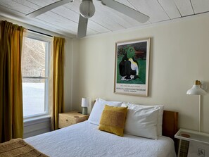 Chambre | Fer et planche à repasser, accès au Wi-Fi (inclus), literie fournie